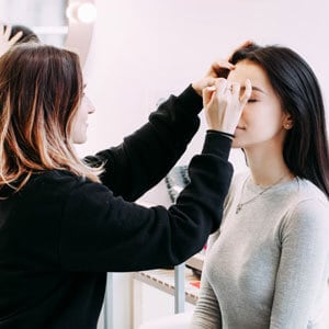 Vanliga Frågor working on makeup free img.jpg